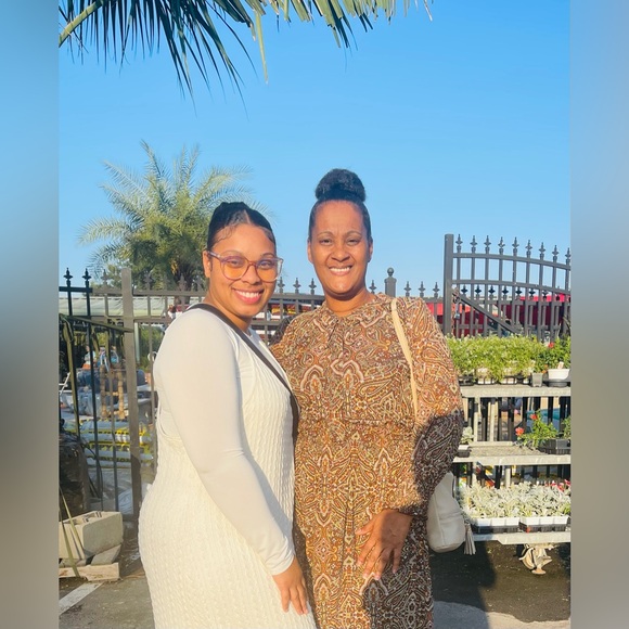 Meet your Posher, Danielle - Picture 6 of 12